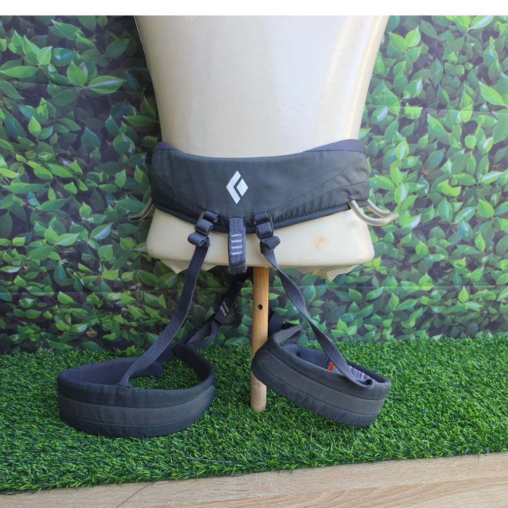 Black Diamond Momentum Climbing Harness Graphite Gray XL BD651068 2017